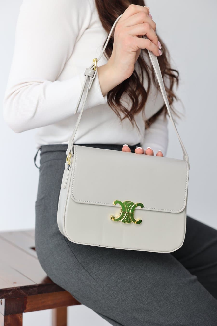 حقيبة Celine Classique Triomphe Bag سكني حجم وسط