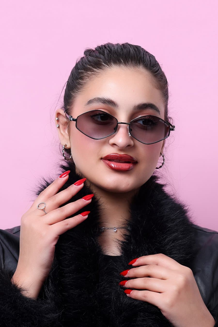 نظارة نسائية MIU MIU